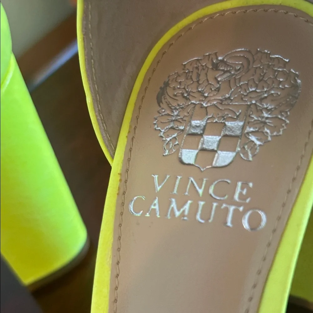Vince Camuto Neon Yellow Block Heels Sz 7m - Picture 4 of 6